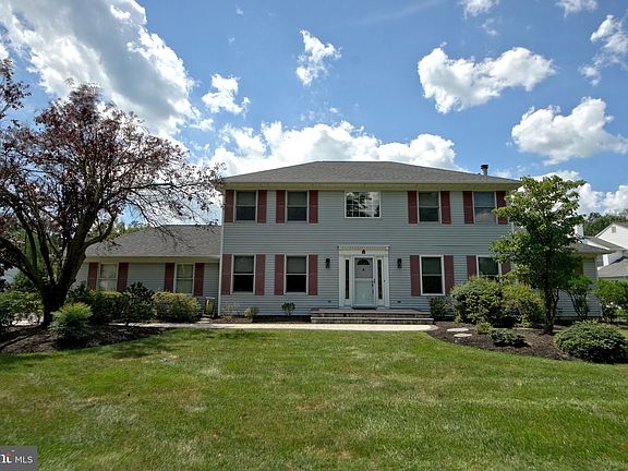 4th image of 2 Clausen Ct