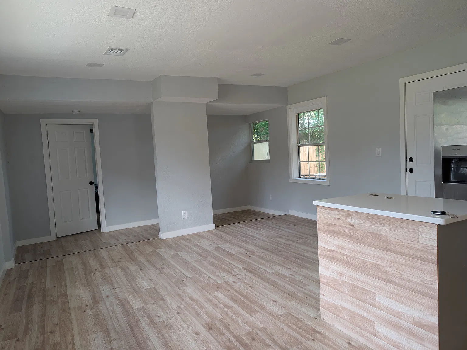 3 bed, 1100 sqft, $1,950 — Photo 2