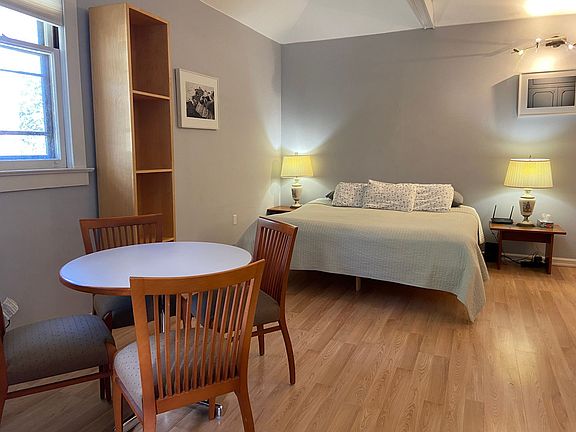 3rd image of 39 Willowlawn St #1