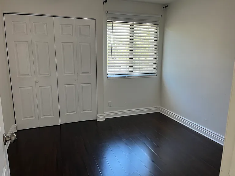 325 City View Dr — Photo 8