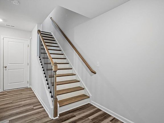 3rd image of 168 Daisy Meadow Ln