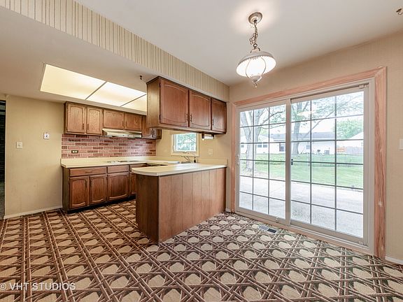 4th image of 741 Woodhollow Ln