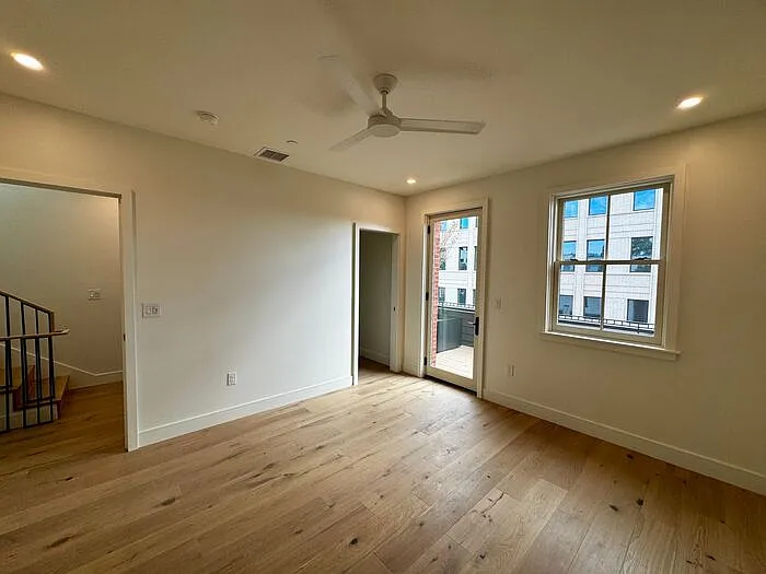 230 Washington St NE — Photo 32