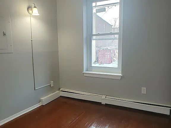 2nd image of 54 Johnston St #1A