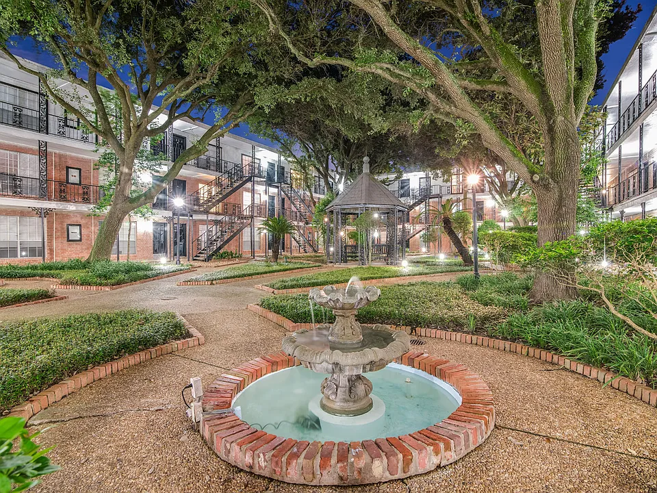 Located in Houston's Inner Loop, Allen House Apartments boast intimate New Orleans style courtyards with beautiful landscaping, water fountains and charming gazebos