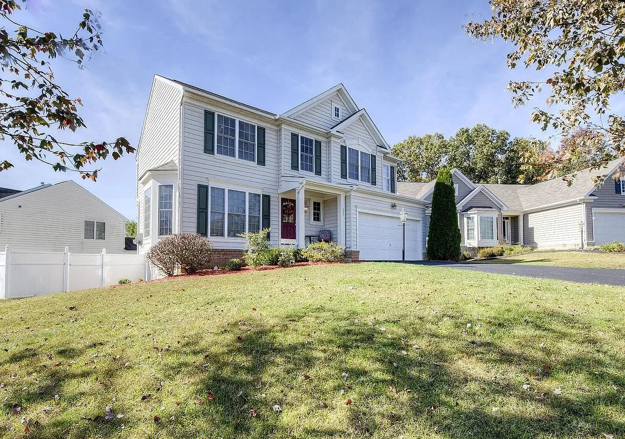 4 bed, 3.5 bath, 2836 sqft, $2,800 — Photo 1
