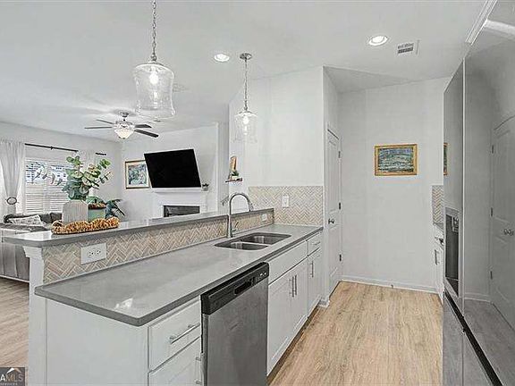 4th image of 4230 Spring Valley Cir