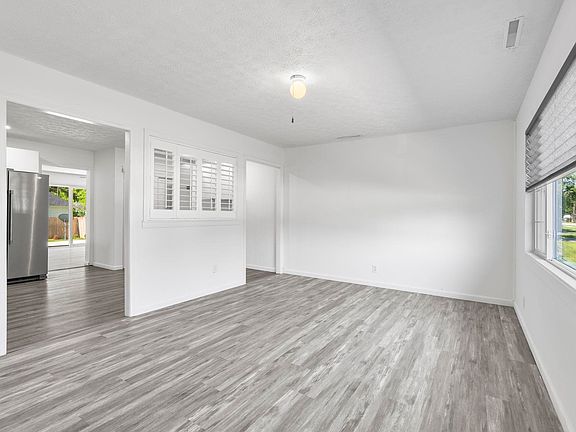 4th image of 1701 Teal Rd