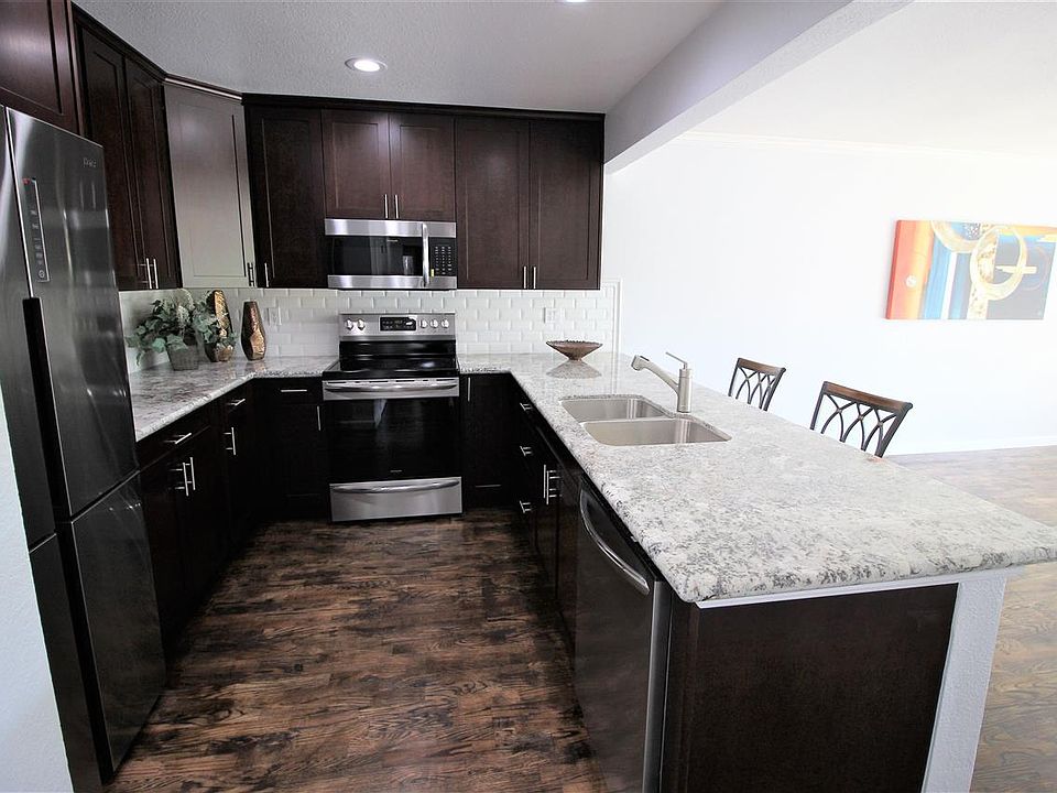 1st image of 444 Vineyard Pl