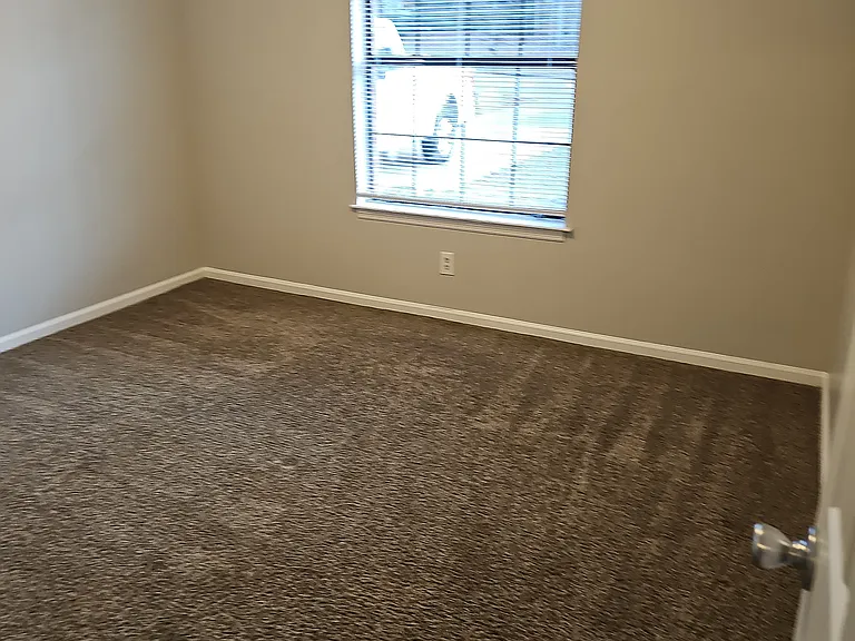 499 E University Dr — Photo 7