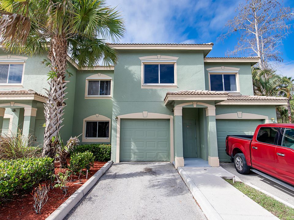 Home For Sale In KENSINGTON OF ROYAL PALM BEACH MINIUM