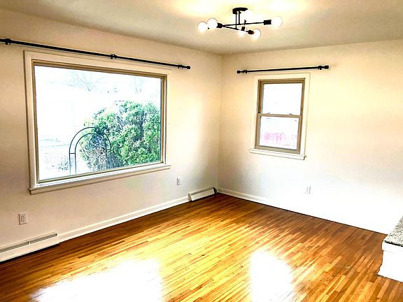 3rd image of 810 22nd Ave S
