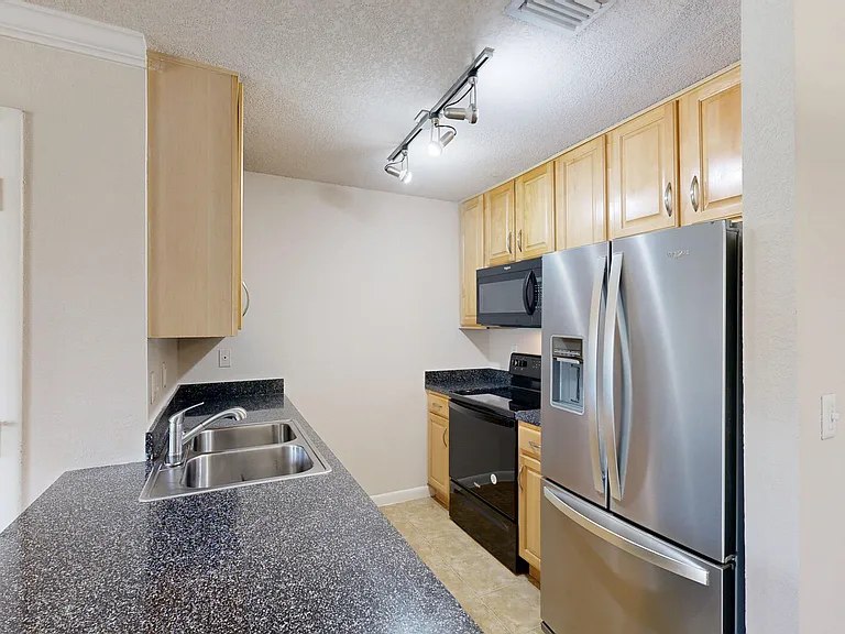 Altamira Place Apartment Homes — Photo 77