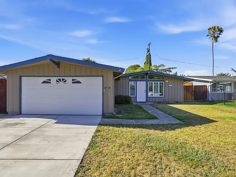 1265 Prescott Ave — Photo 3