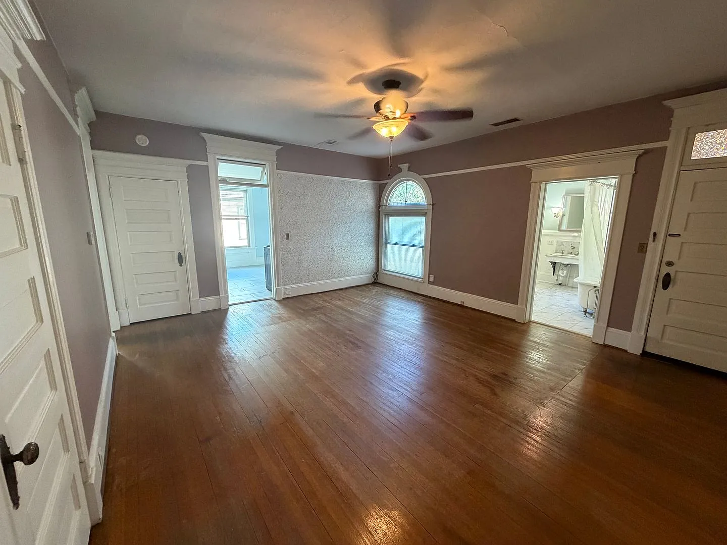 705 E. Walnut — Photo 2