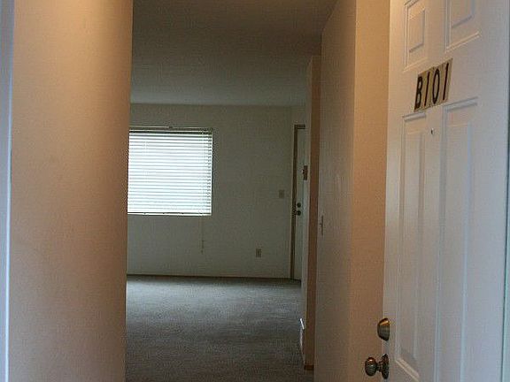 3rd image of 537 NE Ellis Way APT B101