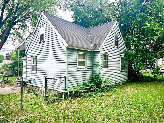 5th image of 3918 Miramar Ave NE
