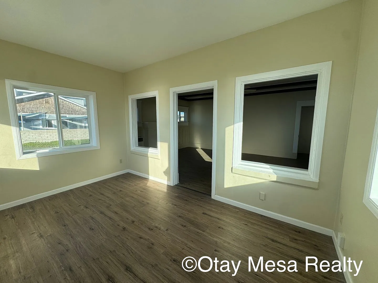 997 Ocean Ln — Photo 2