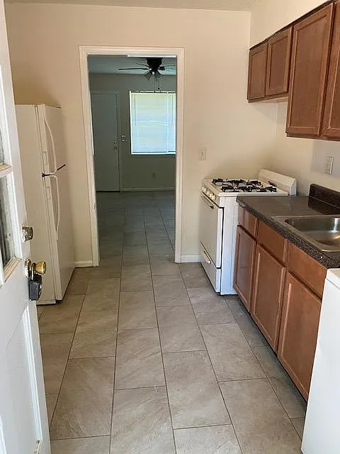2 bed, 750 sqft, $860 — Photo 3