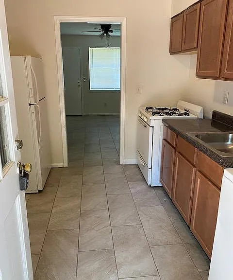 261 Keel Ave — Photo 3