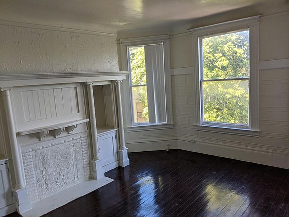 2nd image of 1480 Waller St #4