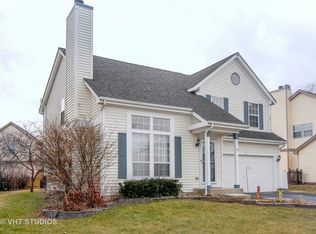 380 Meadow Lakes Blvd, Aurora, IL