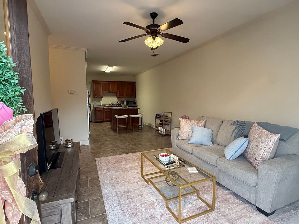 1st image of 326 Acadia Loop