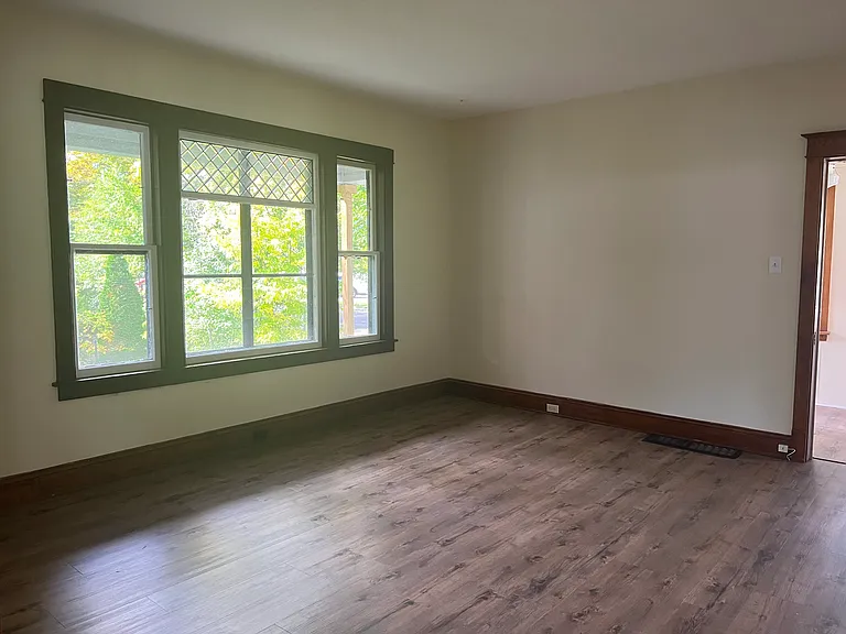 1221 Summit St — Photo 38