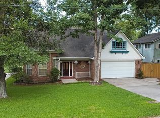 72 E Rolling Hills Dr, Conroe, TX 77304