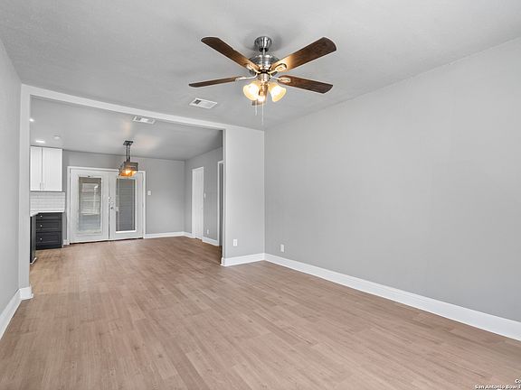2nd image of 1611 LONE OAK AVE