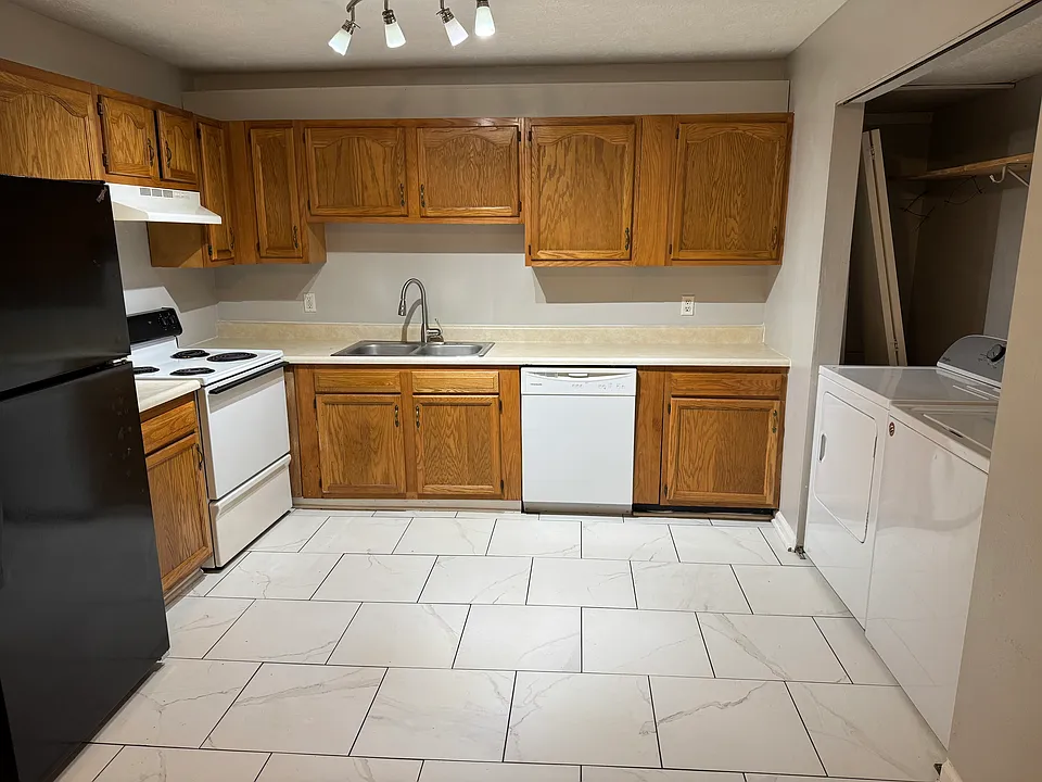 1404 Diuguid Dr