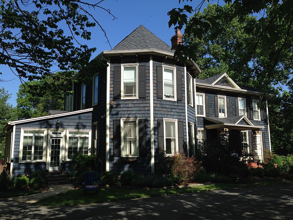 1st image of 219 N Bompart Ave