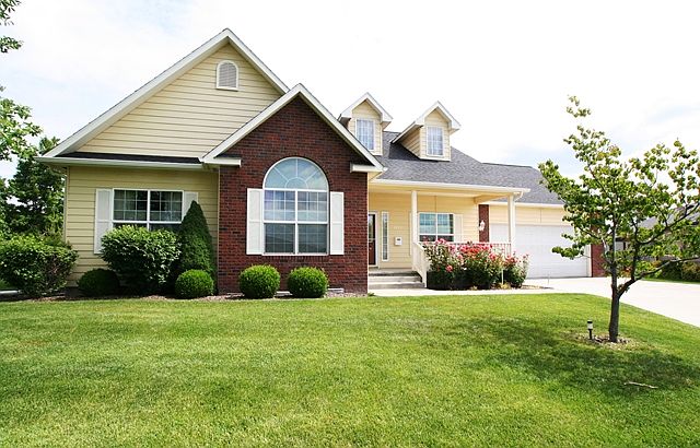 1st image of 1715 SE Grassland Ct