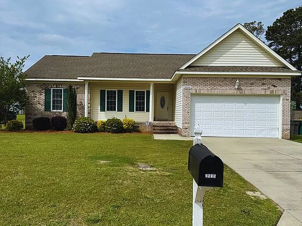 3505 Hillcrest Dr, Lumberton, NC 28358