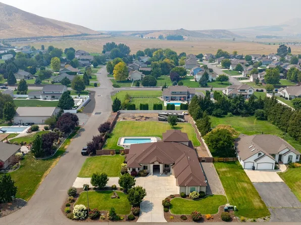 5706 Glenbrook Loop, West Richland, WA 99353