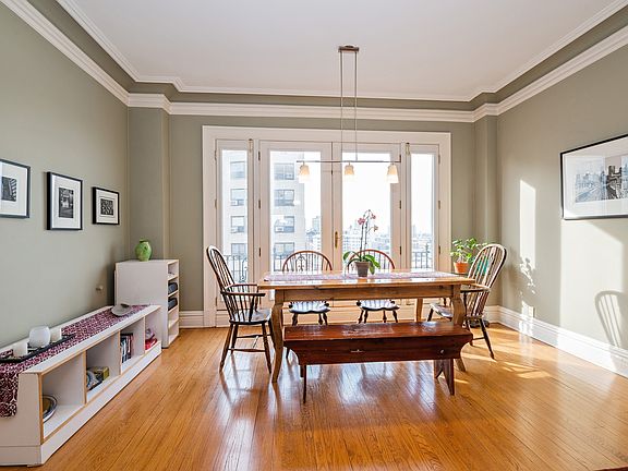 3rd image of 442 W Wellington Ave #10W