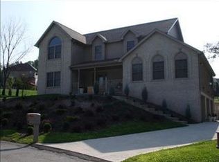 1027 Palm Ct, Jeannette, PA 15644