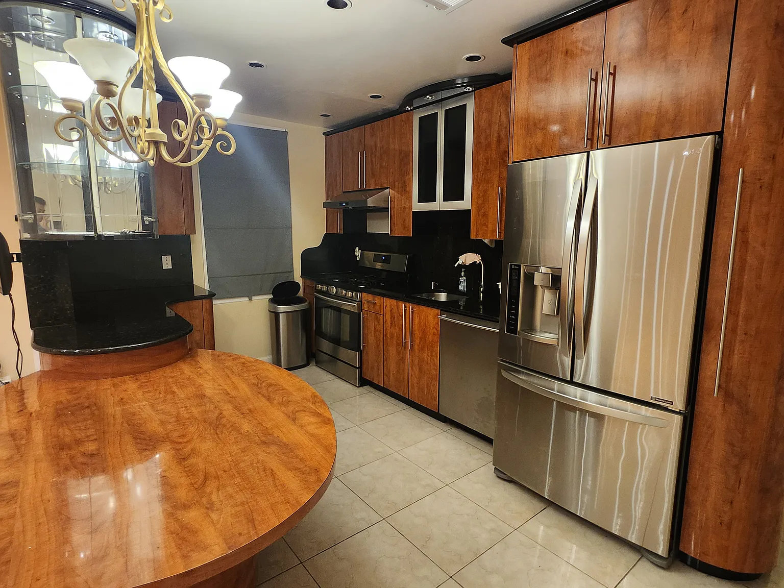 3 bed, 1100 sqft, $3,500 — Photo 3