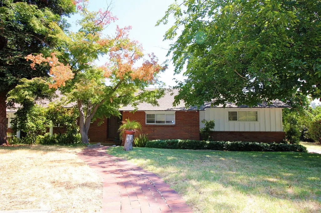 6740 Lakeview Dr photo 1