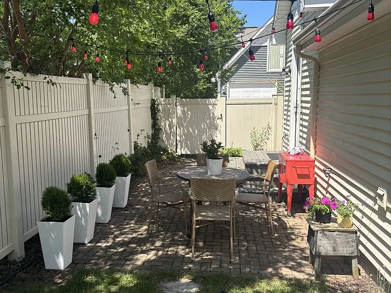 814 Locust St — Photo 21