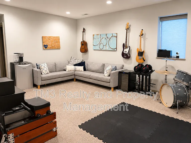 2436 Forest Ave — Photo 42