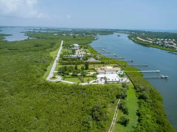 8040 S Seacrest Drive, Vero Beach, FL 32963