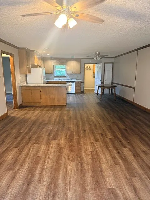 3 bed, 2.0 bath, 1444 sqft, $1,250 — Photo 3