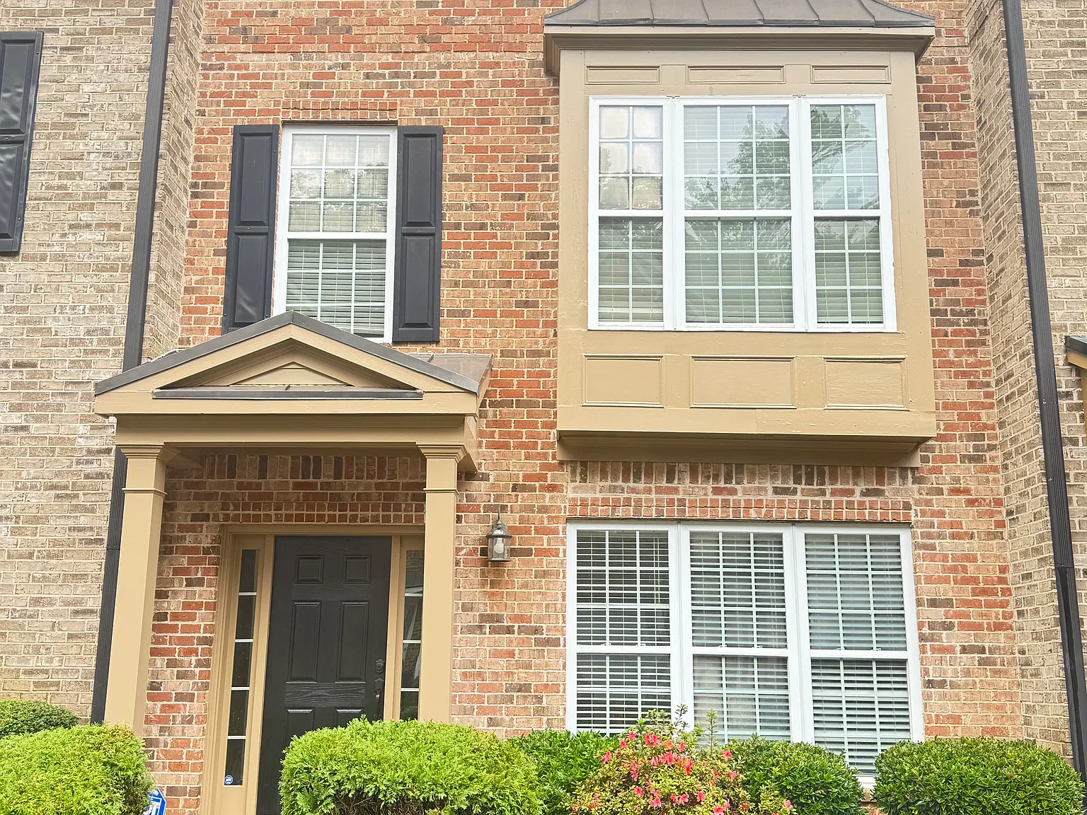 3 bed, 3.5 bath, 1907 sqft, $2,500 — Photo 2