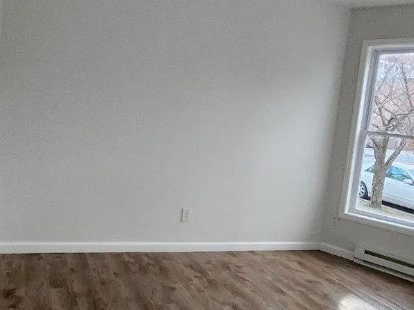 40 Bement Ave #1B, Poughkeepsie, NY 12601