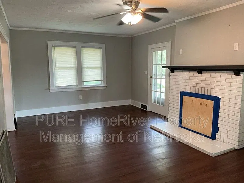 4 bed, 2.0 bath, 2220 sqft, $2,699 — Photo 4