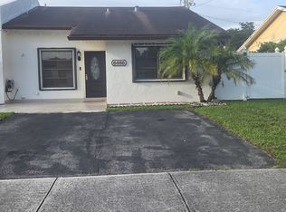 6486 Moseley St, Hollywood, FL 33024