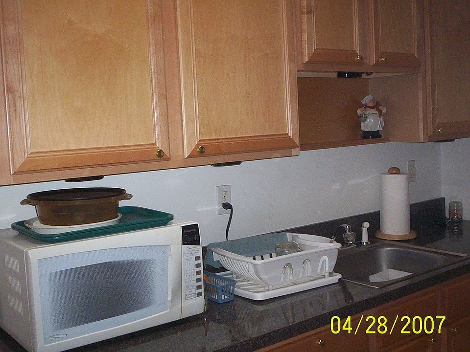 2nd image of 135 Eastbourne Ct Unit B