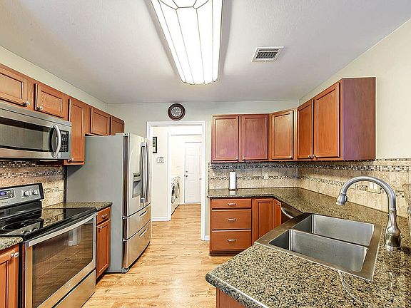 3rd image of 291 Baptiste Cir