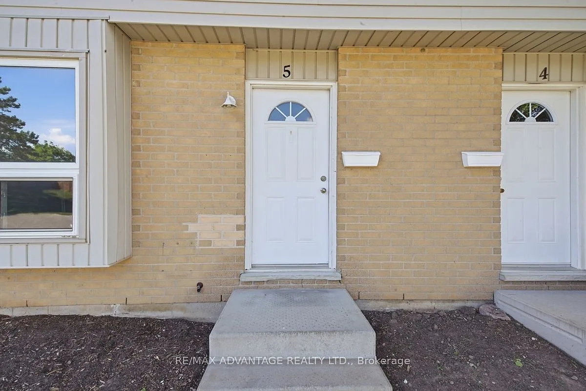 3 bed, $2,100 — Photo 4